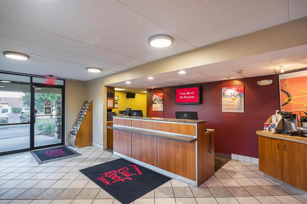 Red Roof Inn Indianapolis North - College Park image 10