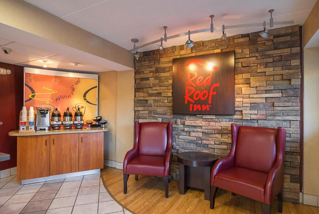 Red Roof Inn Indianapolis North - College Park image 13