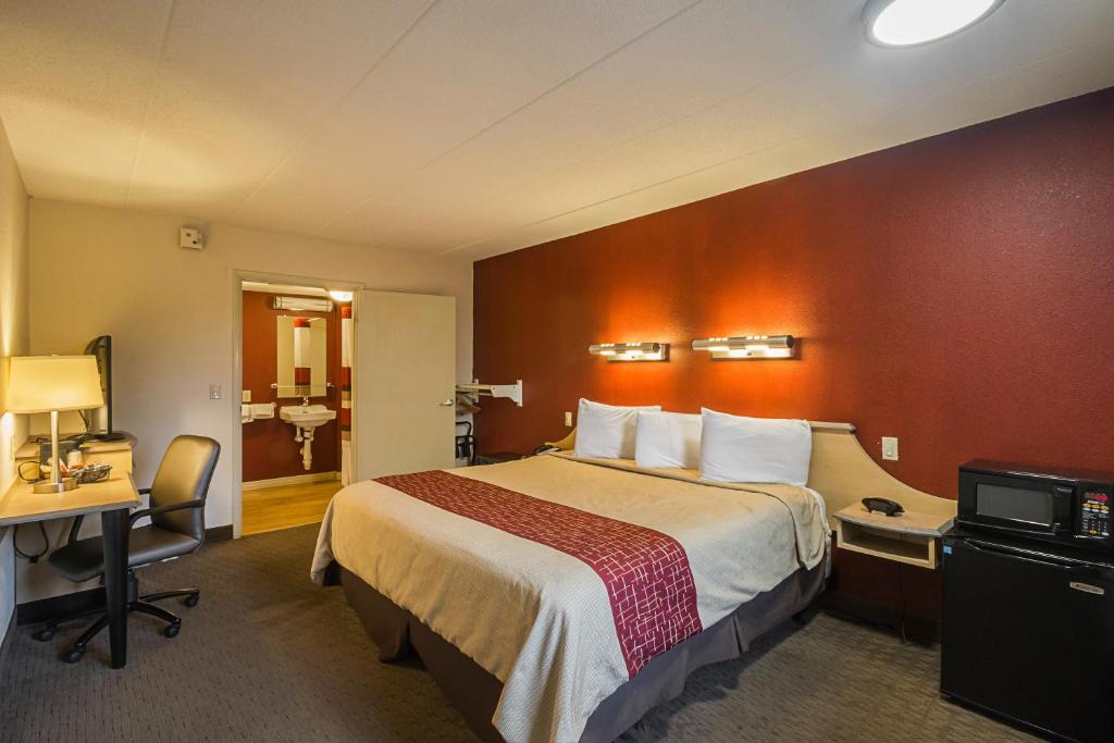 Red Roof Inn Indianapolis North - College Park image 14