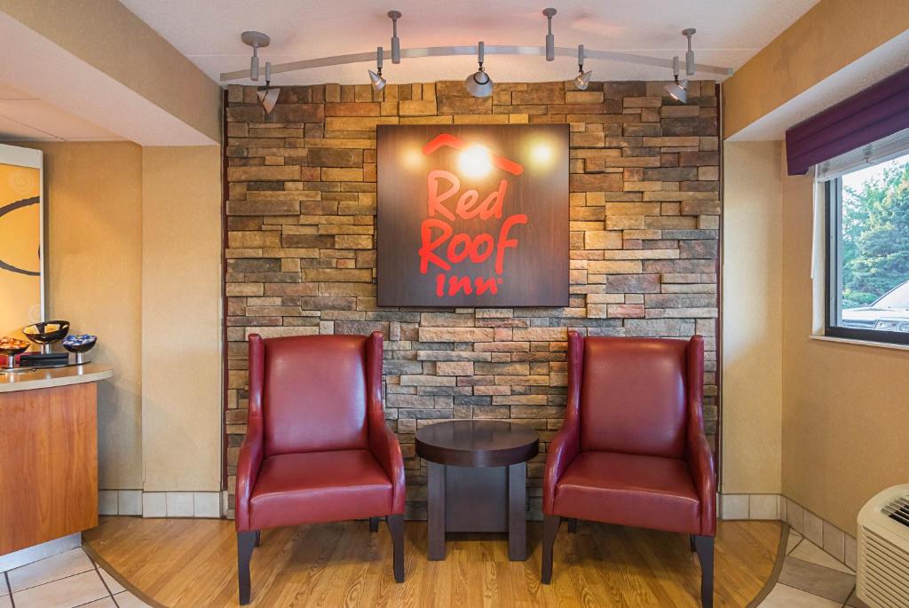 Red Roof Inn Indianapolis North - College Park image 15