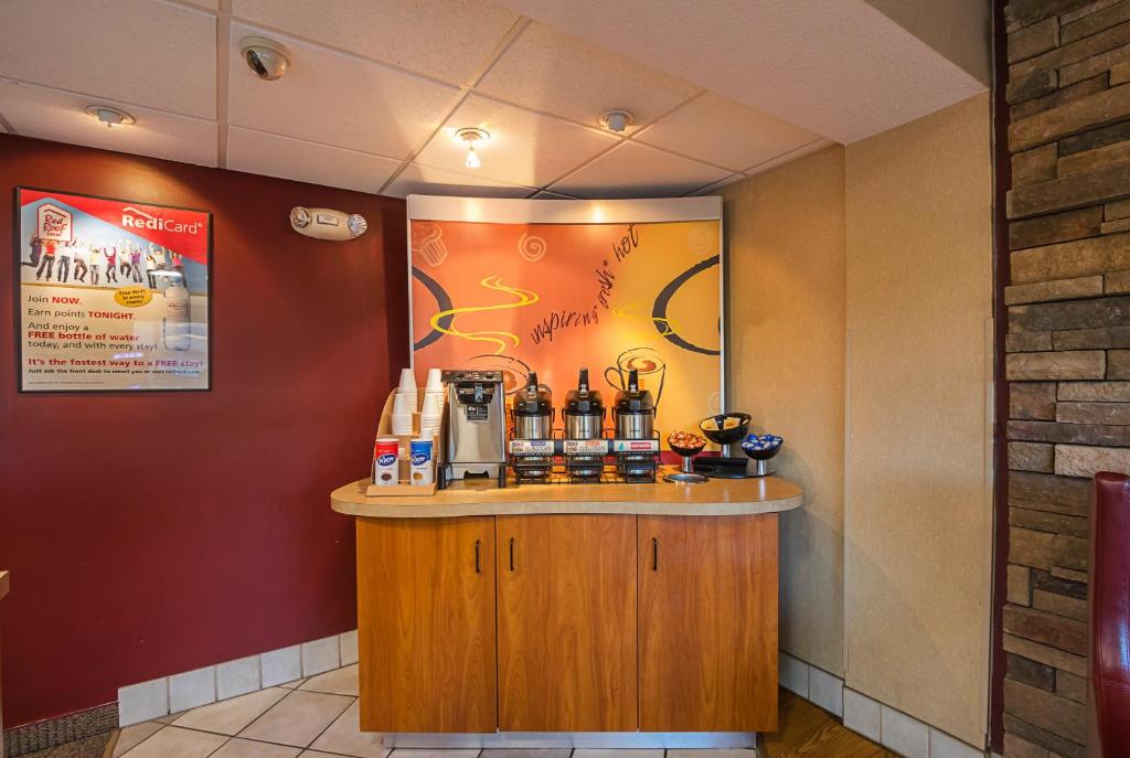 Red Roof Inn Indianapolis North - College Park image 7