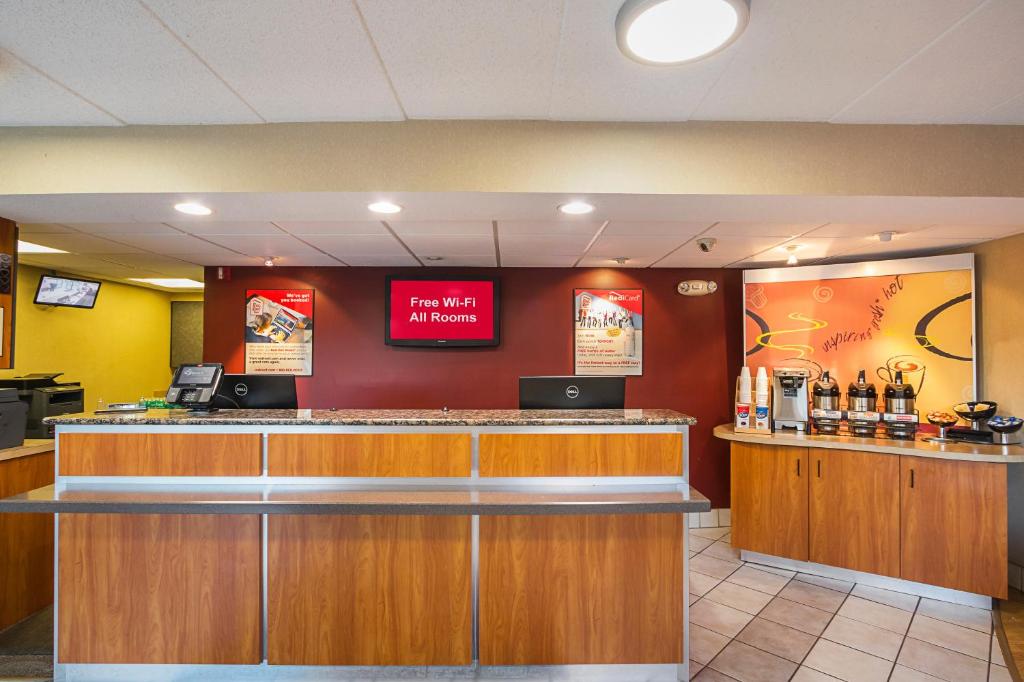 Red Roof Inn Indianapolis North - College Park image 9
